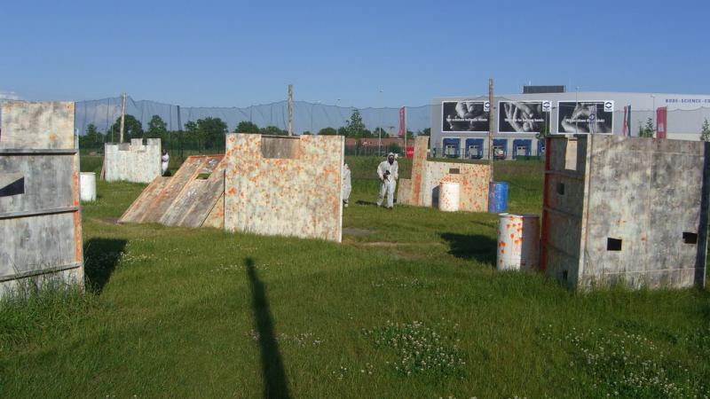 Spacious outdoor paintball arena in Hamburg